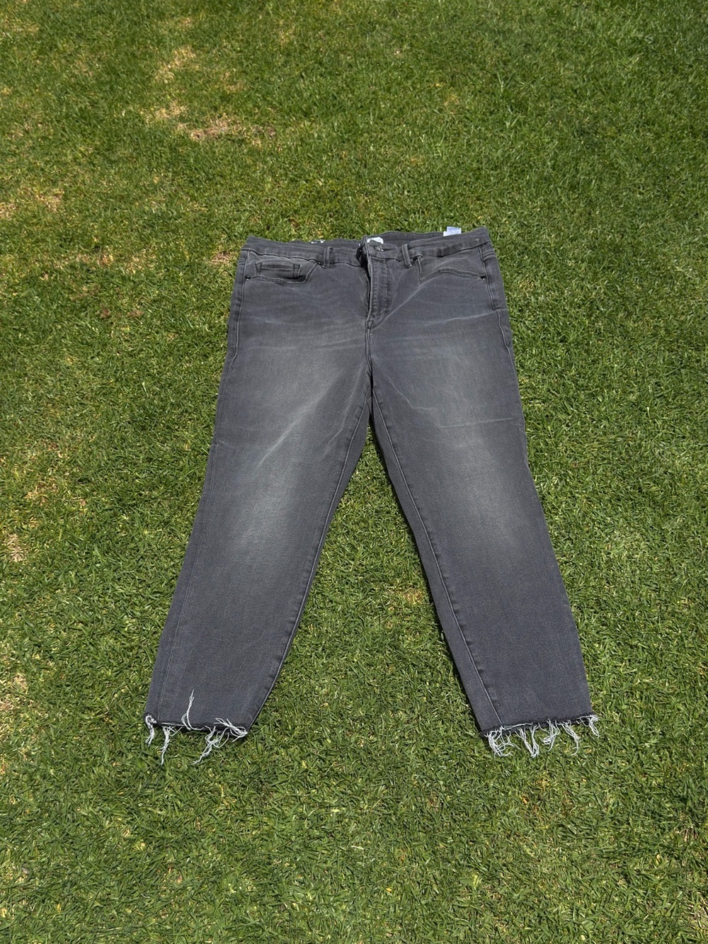 Good American Washed Black Frayed-Hem Ankle Jeans